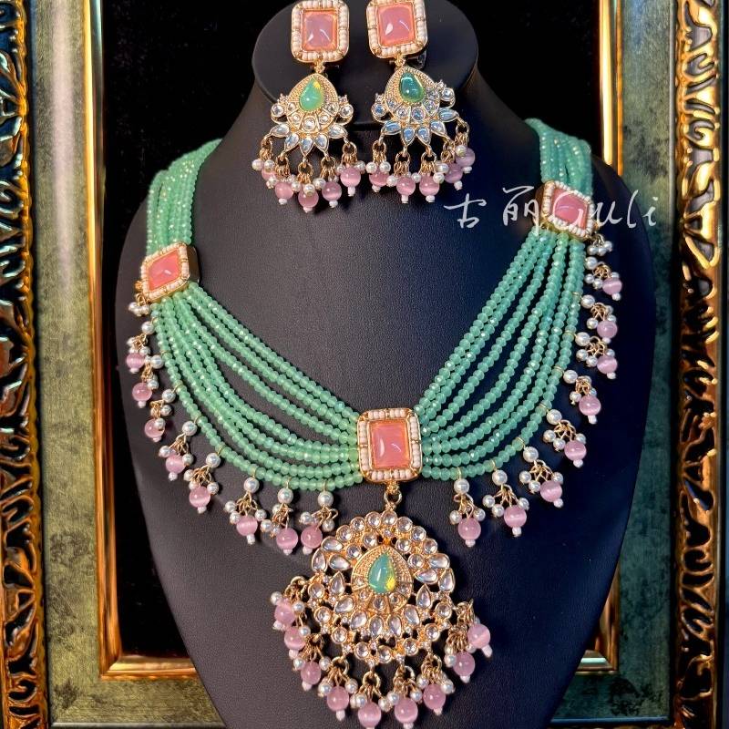 Ethnic Fashion Book - أقراط وقلادة بتصميم كتابة كتابية على
